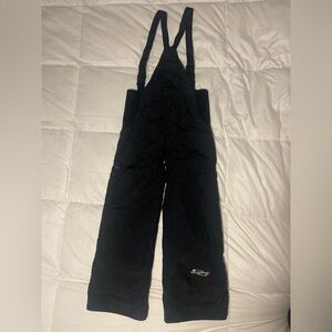 Obermeyer pants Kids Size 6 Bib
Black Insulated